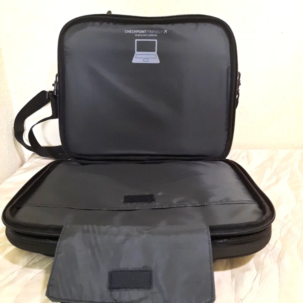 Targus black laptop briefcase